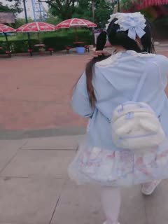 吃大奶子18岁
