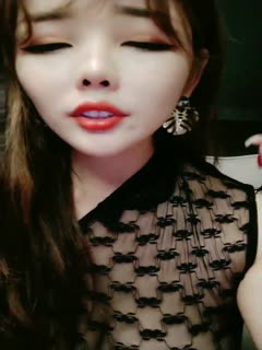 侠女被强行扒开臀部打屁股