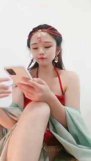 香港三级正洗澡被强2