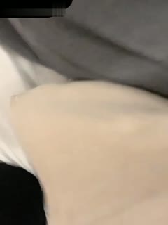美女被吊起来鞭打调教