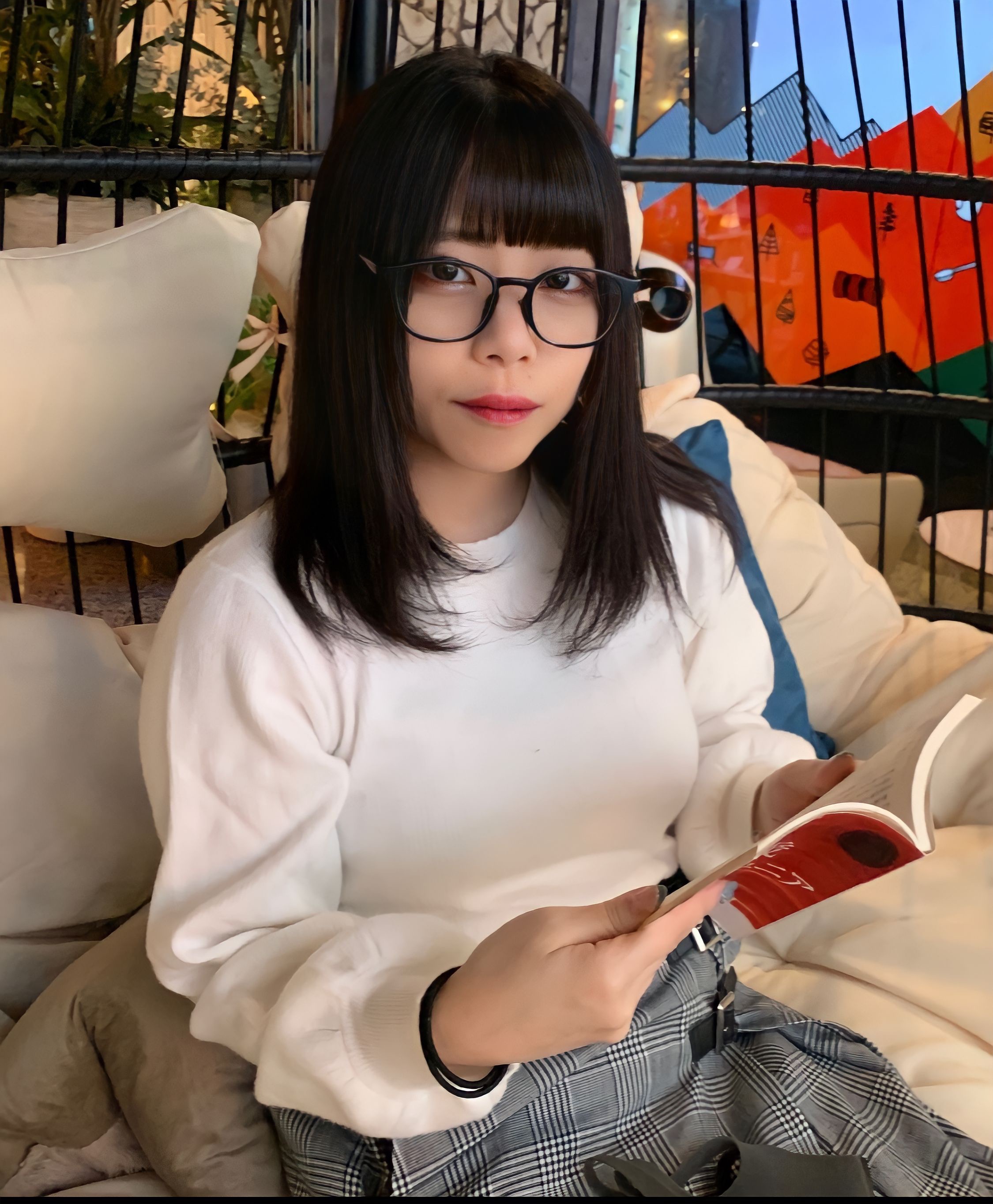 包玉婷被绑在床扒衣虐调教