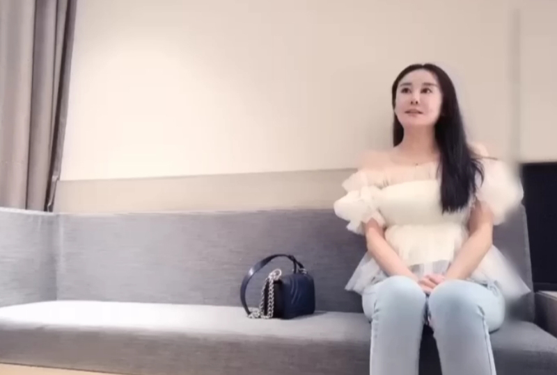 黑人刚破完处就三p