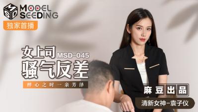 男生被强行扒开腿玩J