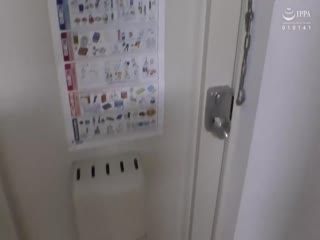 他的坚硬进入她的花穴