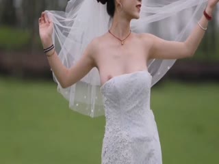 少妇高耸挺拔的乳峰小说