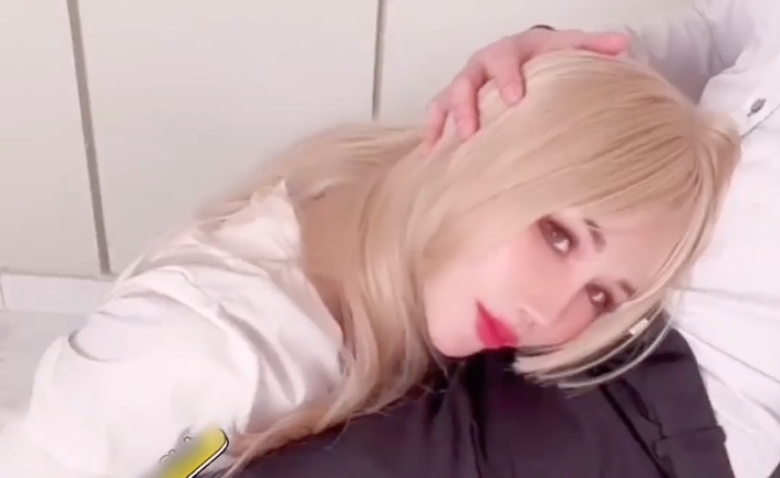 午夜a√