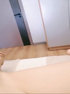 欧美大屁股女被后入内射式