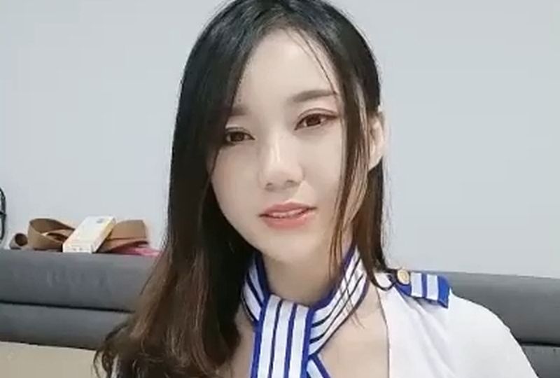 公交车上扒开腿做爰