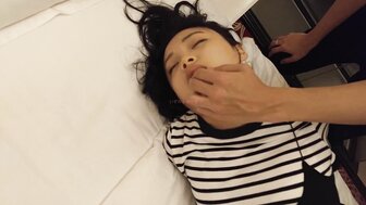 韩国大尺度《吸乳》