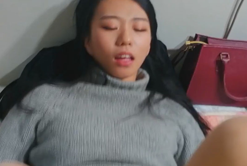 公交车上狂躁少妇
