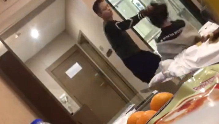 乱伦中字第一页