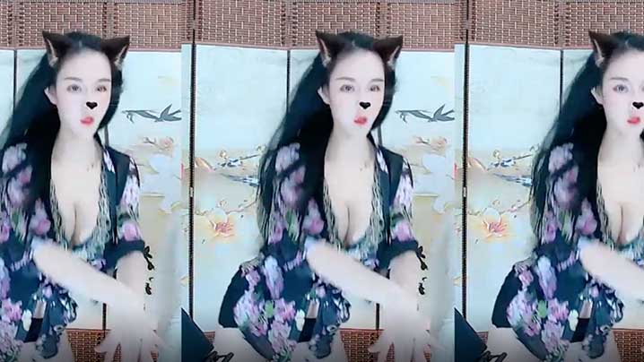 后入翘臀美女操逼